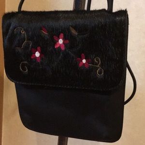 A small cross bag material and leather overlap